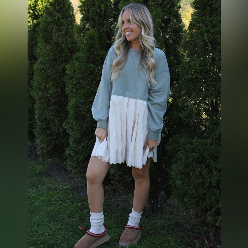 Rylee Cru Sweatshirt Dress 
Size small